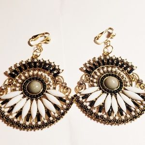 2.5" Gold Plated WHITE BLK Vint Resin Beaded Clips